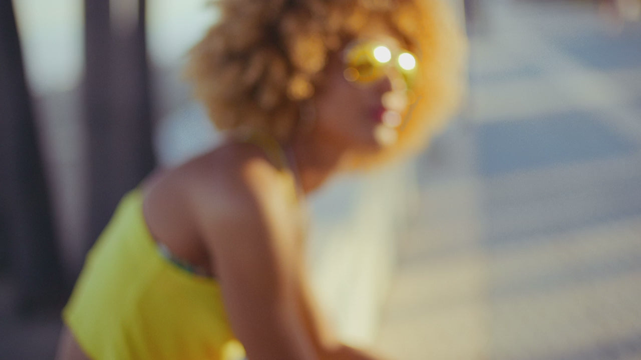 Load video: 6500469_Afro_Beauty_1280x720.mp4